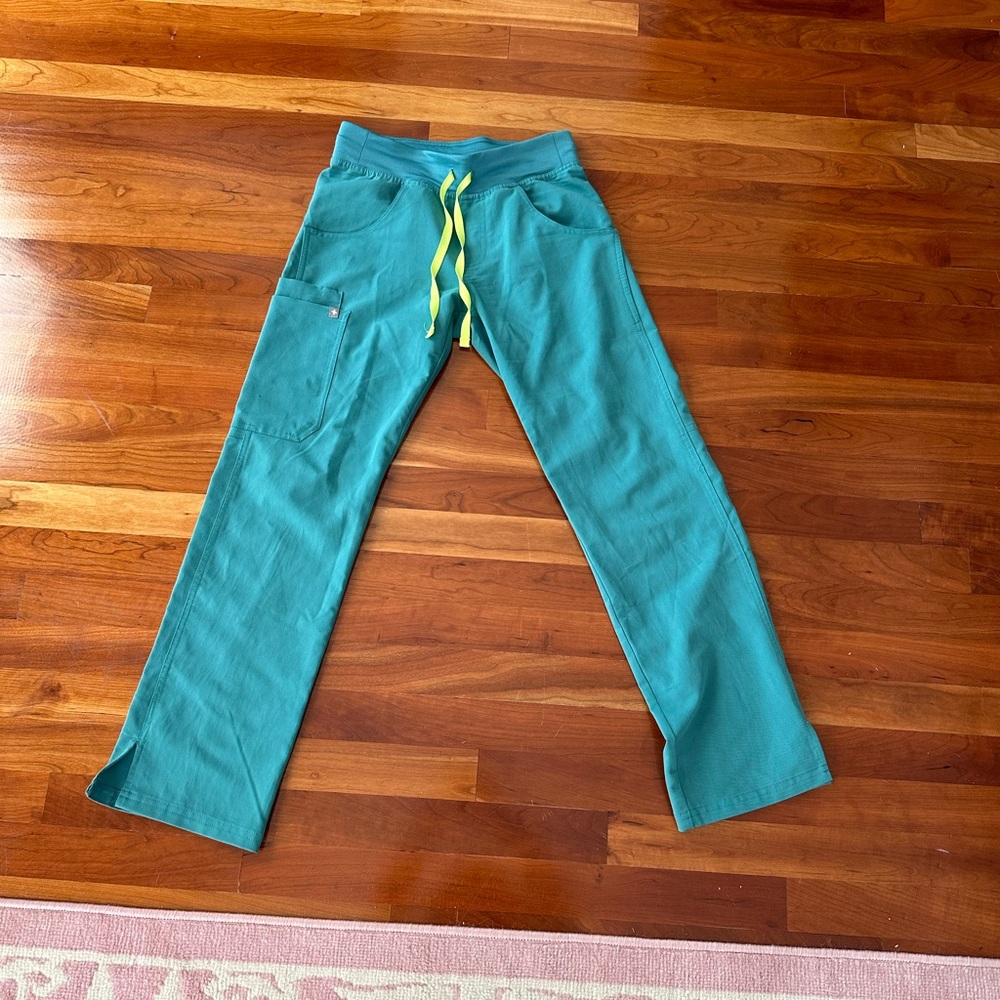 FIGS Kade Cargo Scrub Pants in Marine